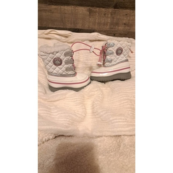 -Toddler Girls Totes Star Winter Snow Boots-Size 5 - Picture 2 of 5